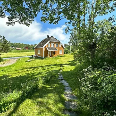 Historic Barn And Captain's House On Tromoya Ferienhaus Færvik