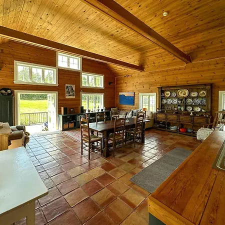 Historic Barn And Captain's House On Tromoya *