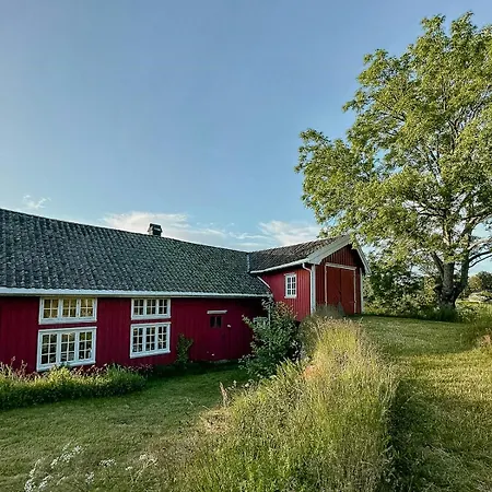 Historic Barn And Captain's House On Tromoya Ferienhaus Færvik