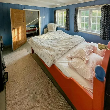 Historic Barn And Captain's House On Tromoya * Færvik