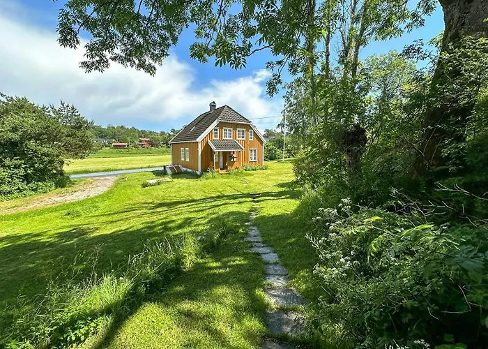 Historic Barn And Captain's House On Tromoya Casa vacanze Færvik