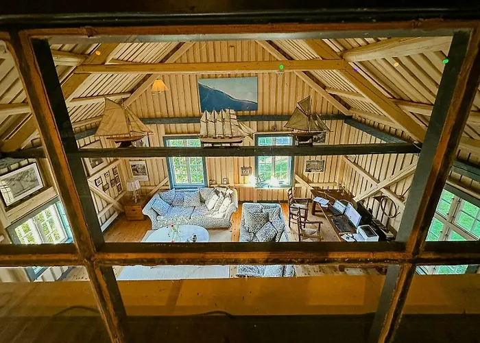 Historic Barn And Captain's House On Tromoya Ferienhaus