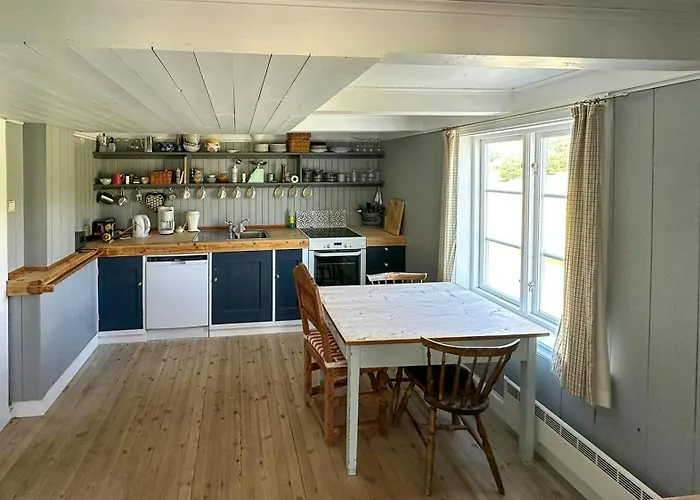 Ferienhaus Historic Barn And Captain's House On Tromoya *