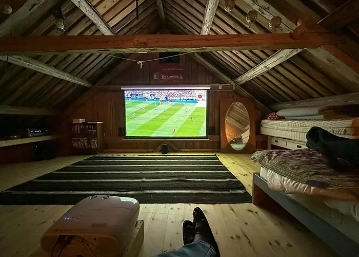 Historic Barn And Captain's House On Tromoya *