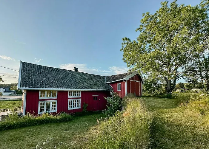 Historic Barn And Captain's House On Tromoya Casa vacanze Færvik