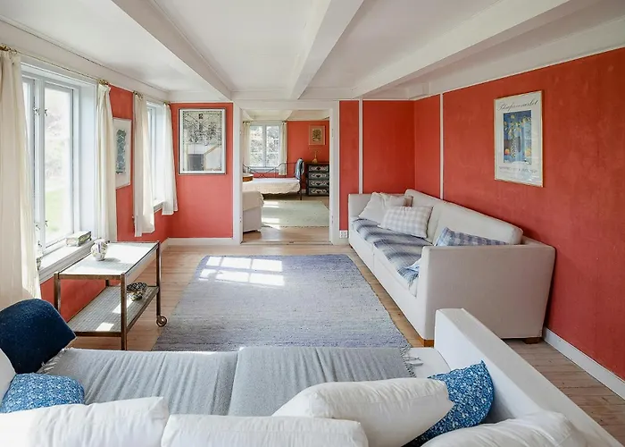 Ferienhaus Historic Barn And Captain's House On Tromoya