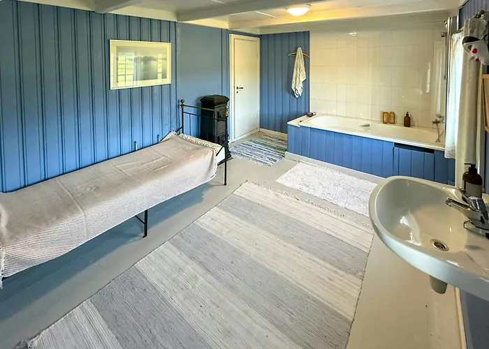 Historic Barn And Captain's House On Tromoya Ferienhaus *